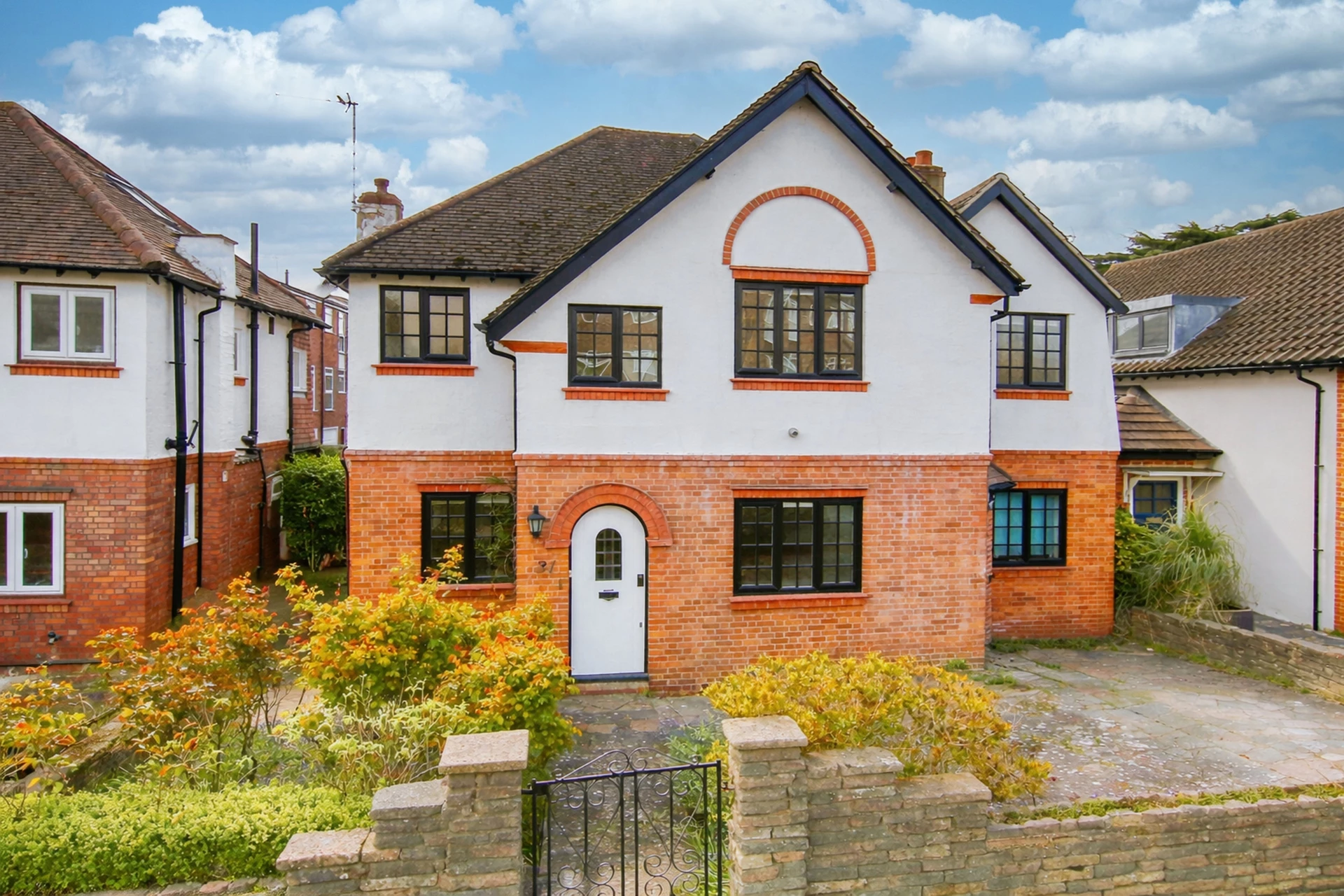 Property photo: Hampton Wick, Kingston Upon Thames, KT1