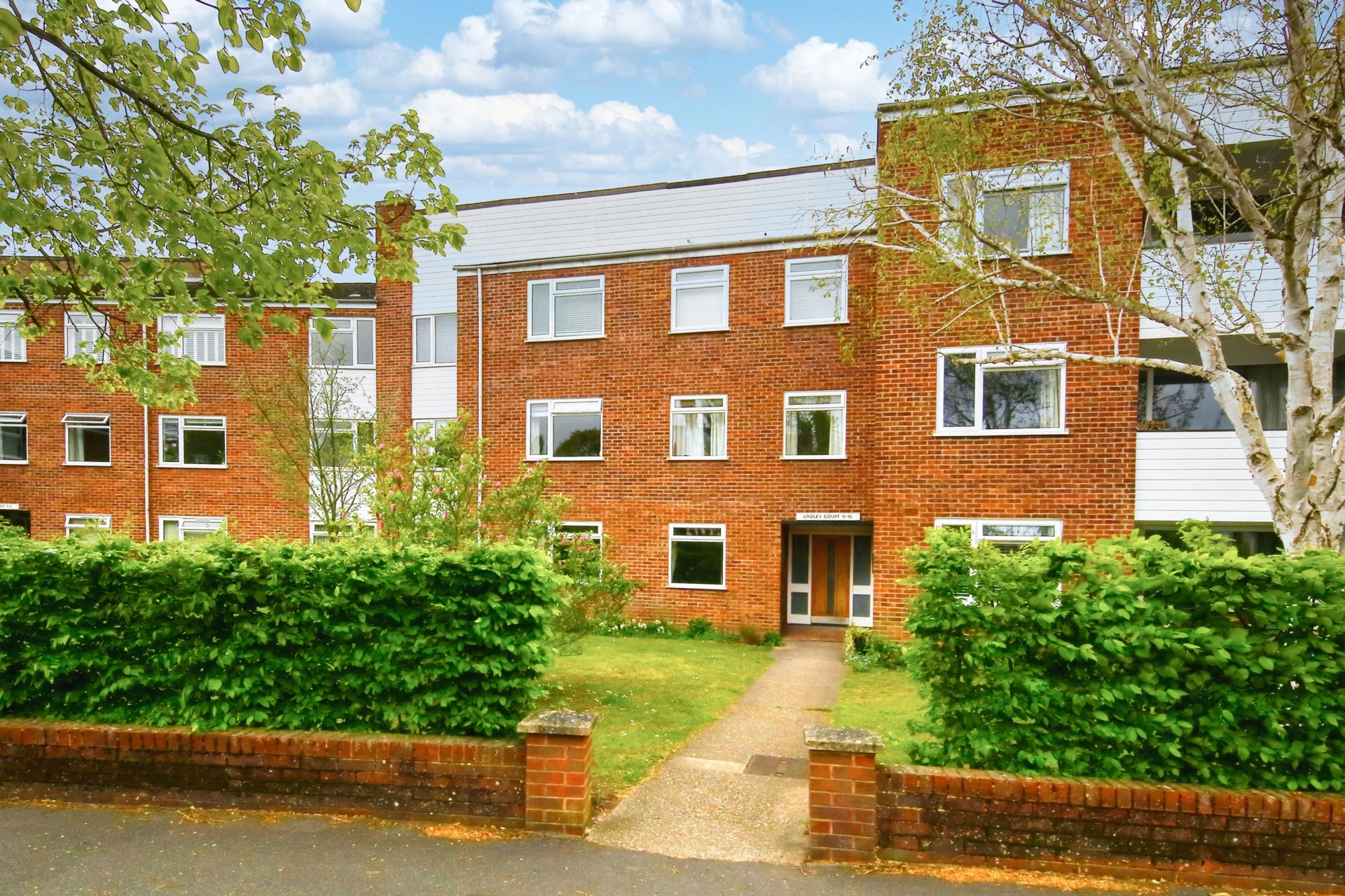 Property photo: Hampton Wick, Kingston Upon Thames, KT1