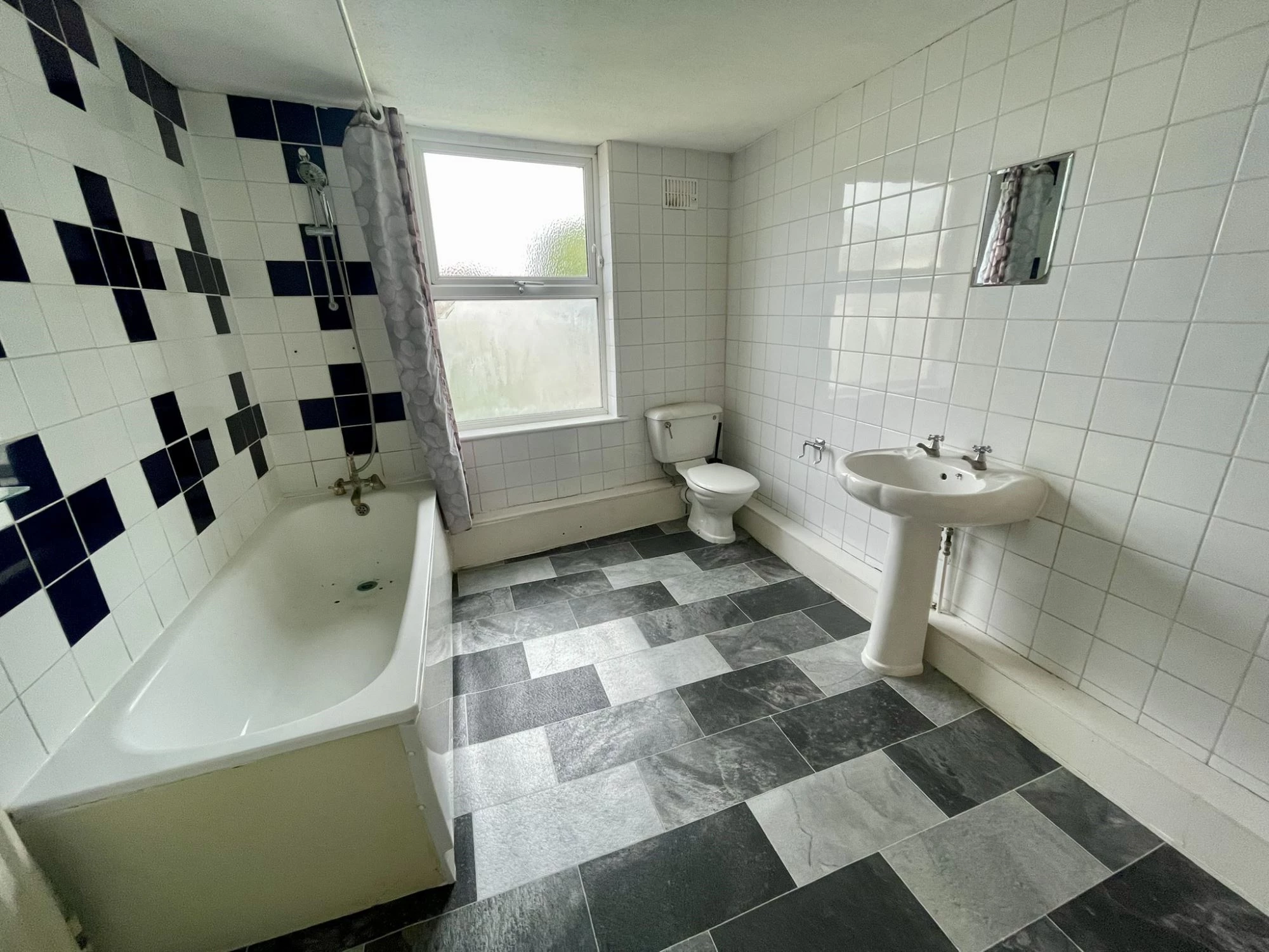 Property photo: Gravesend, DA12