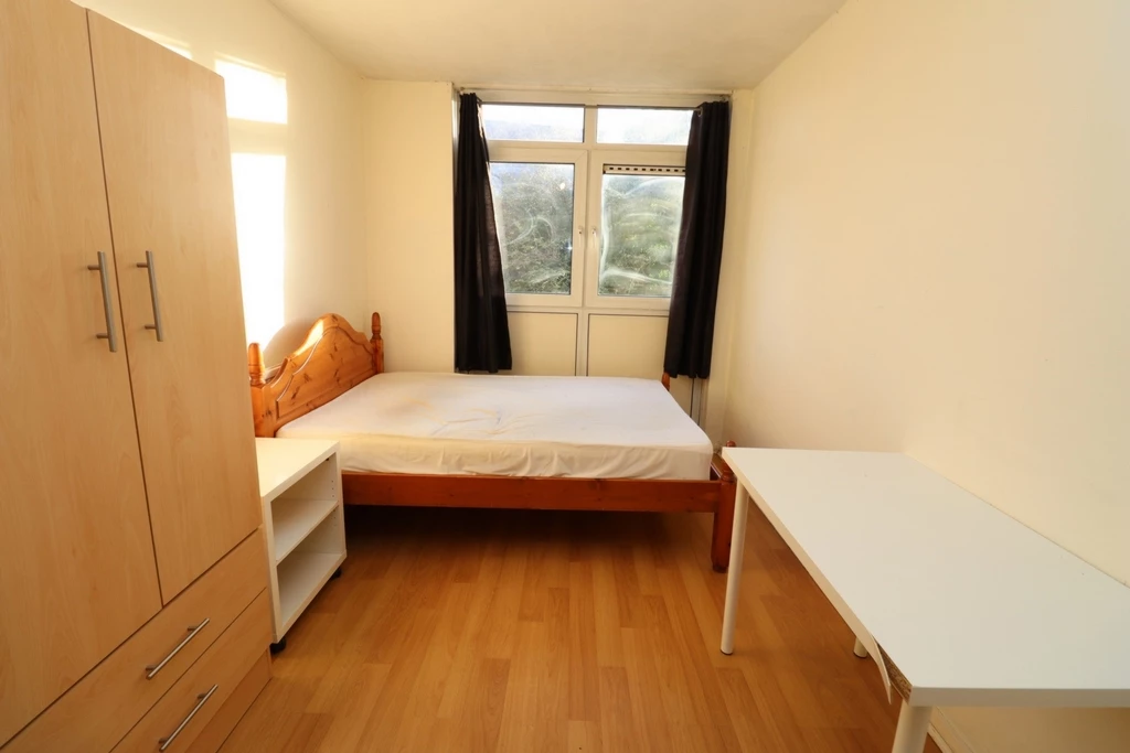 Similar Property: Double room - Single use in Stepney Green