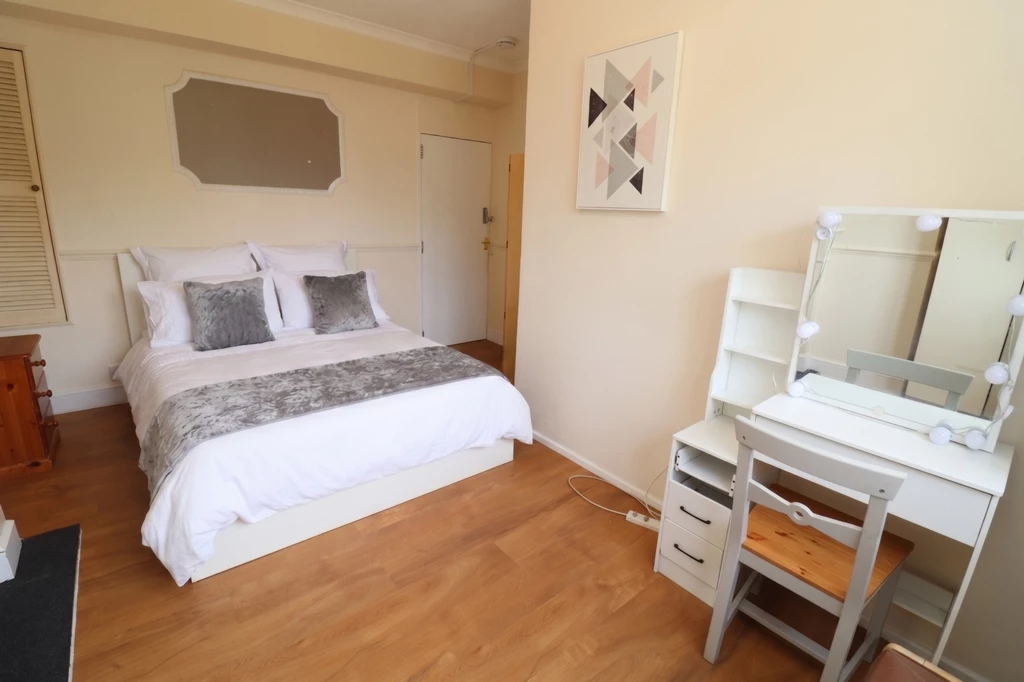 Similar Property: Double Room in Bethnal Green