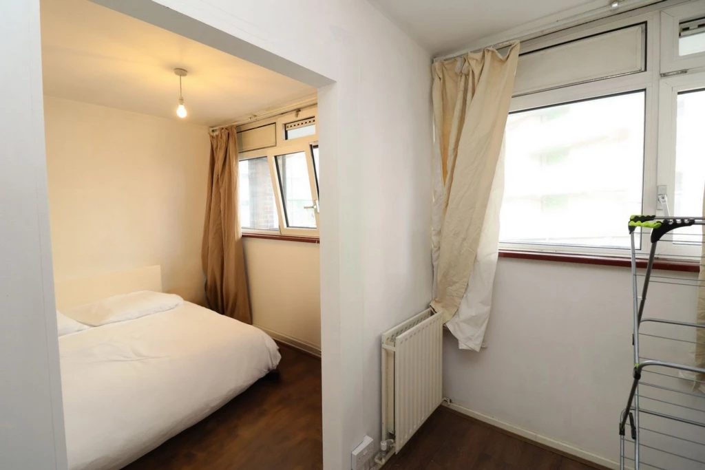Similar Property: Double room - Single use in Island Gardens