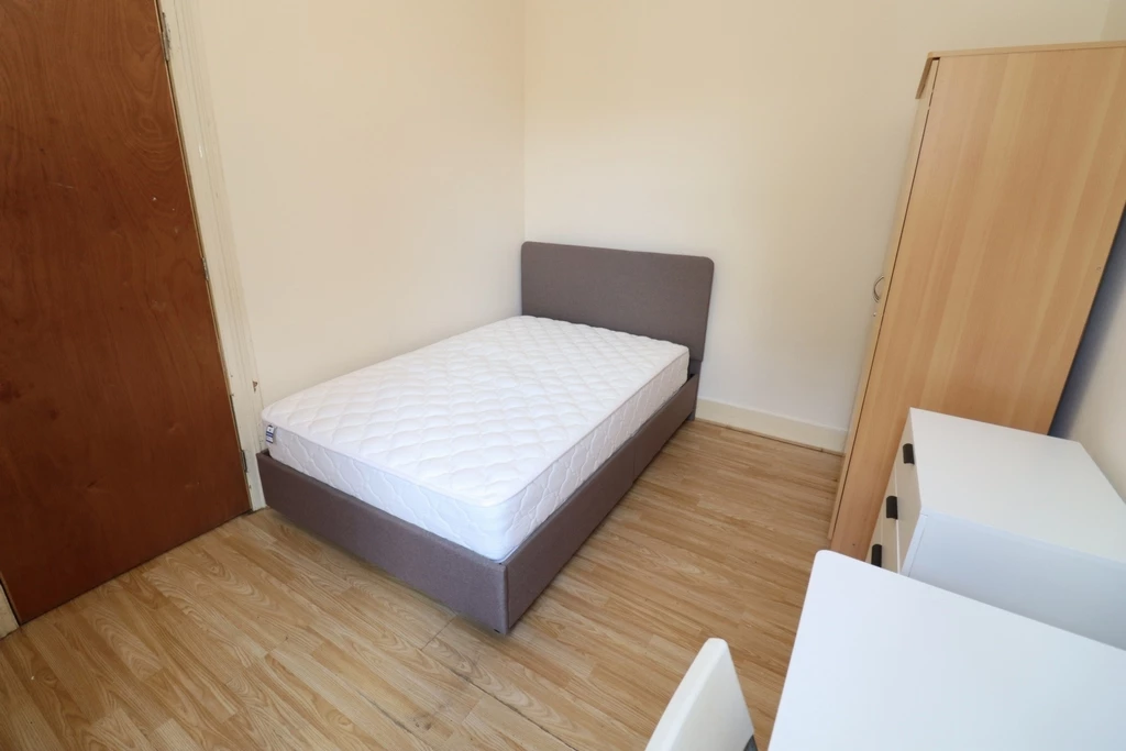 Similar Property: Double room - Single use in Leyton