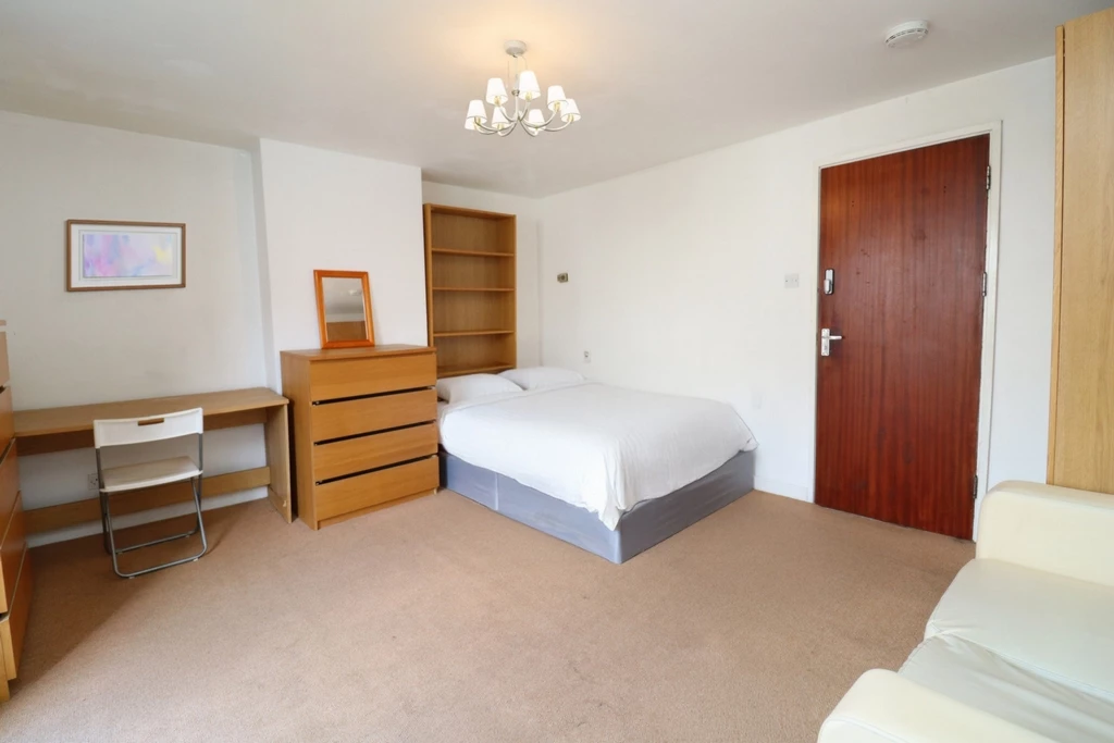 Similar Property: Double Room in Island Gardens