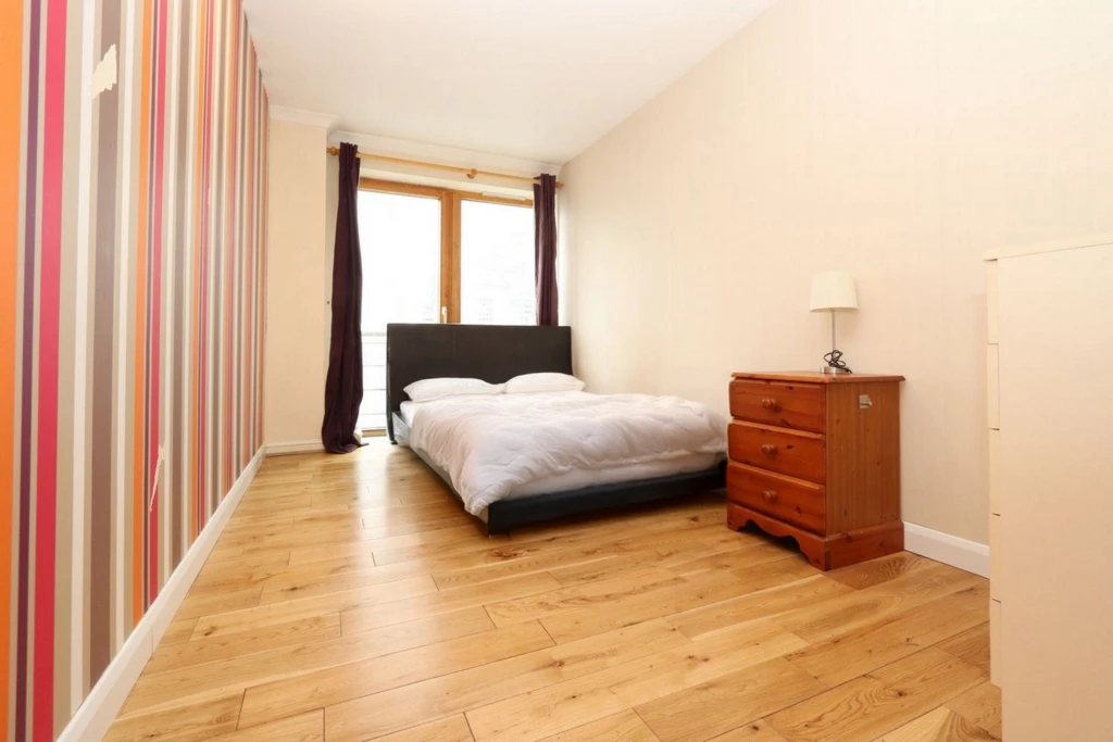 Property photo: Meridian Place, E14