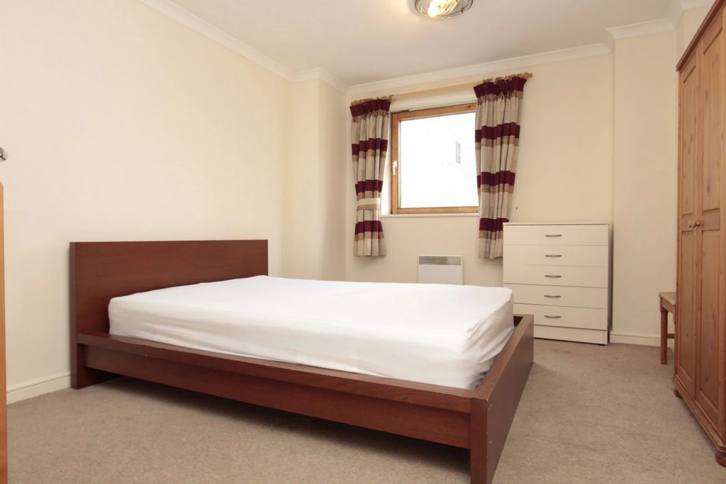 Property photo: Meridian Place, E14