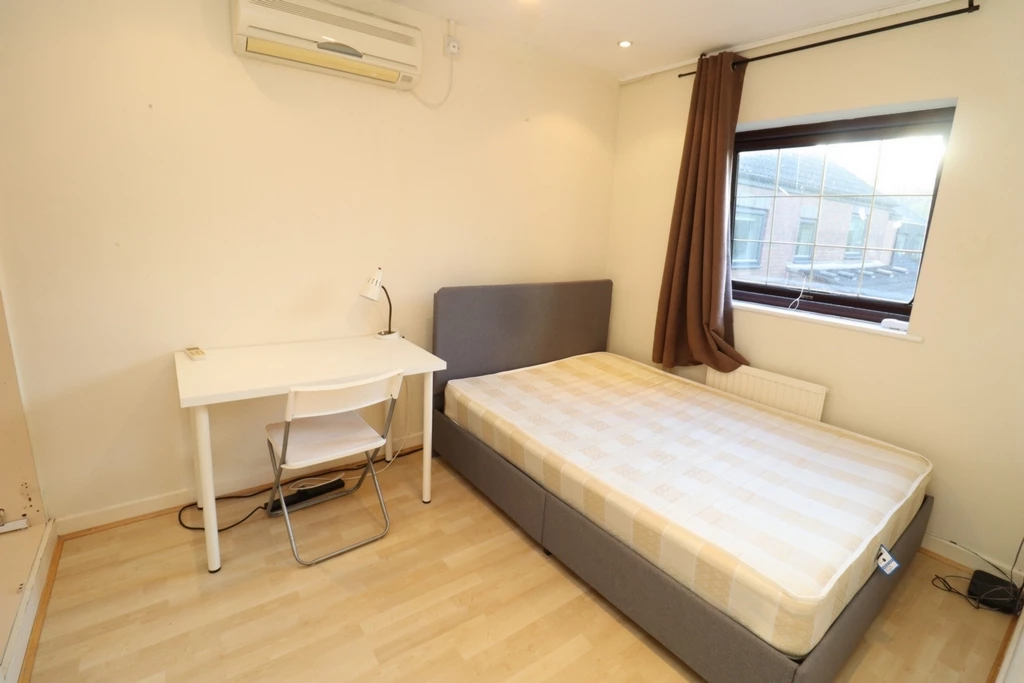 Similar Property: Double room - Single use in Cannada Water
