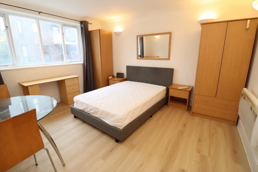 Similar Property: Double Room in Stepney Green