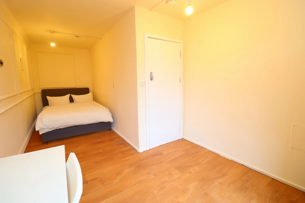Similar Property: Double room - Single use in Bow