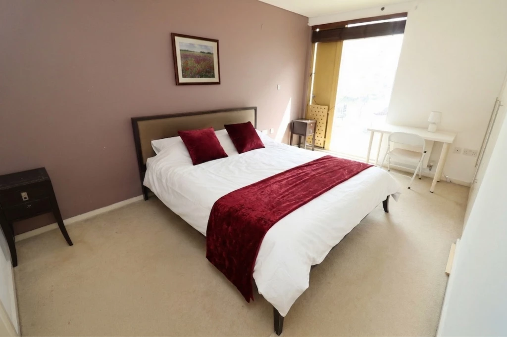 Similar Property: Ensuite Double Room in Greenwich