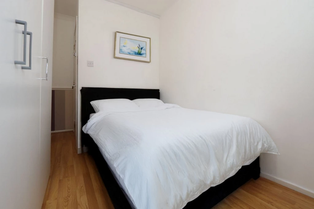 Similar Property: Double room - Single use in Bow