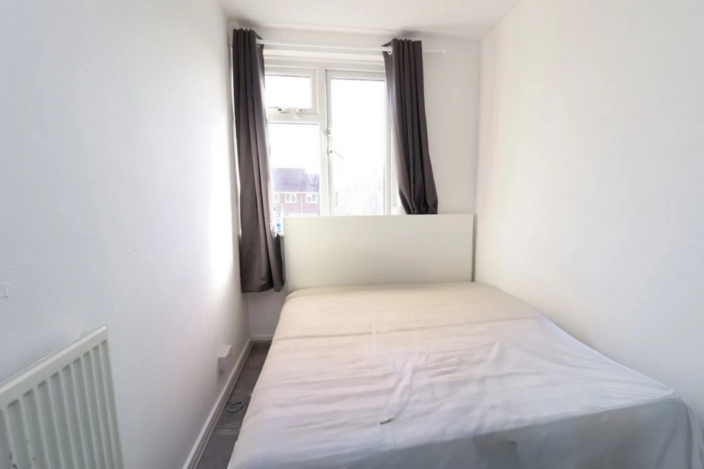 Similar Property: Single Room in Hainault