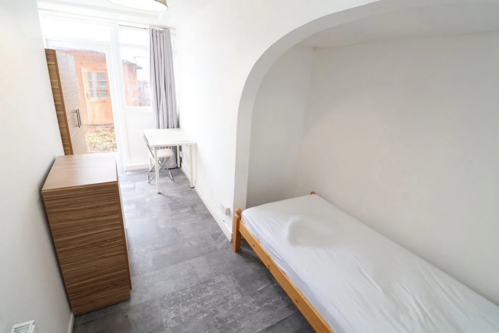 Similar Property: Single Room in Hainault
