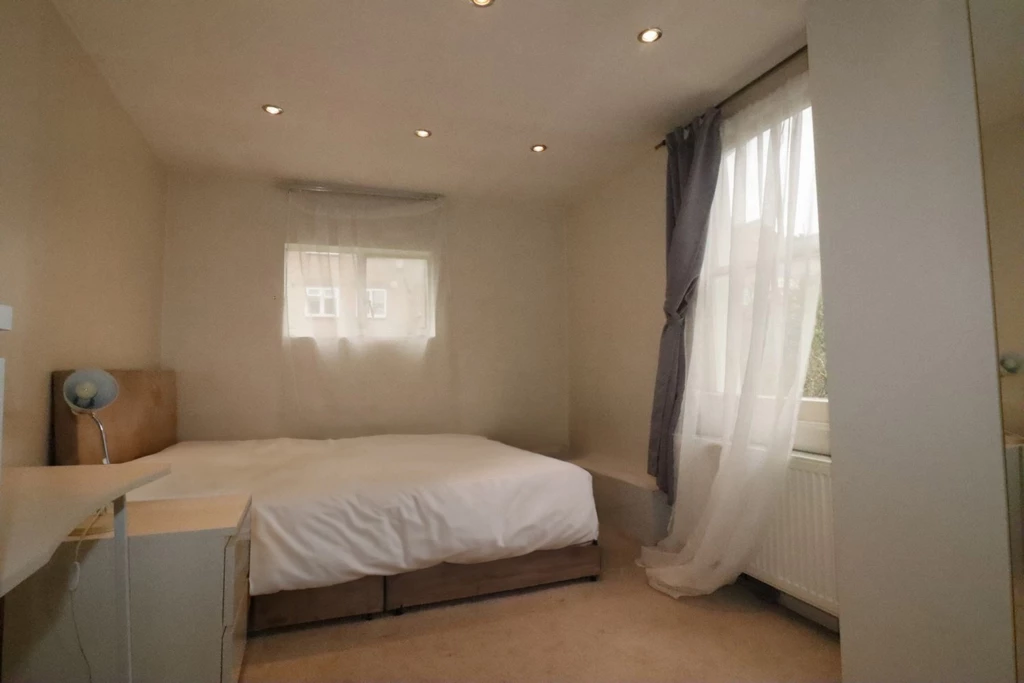 Property photo: Oakington Road, W9
