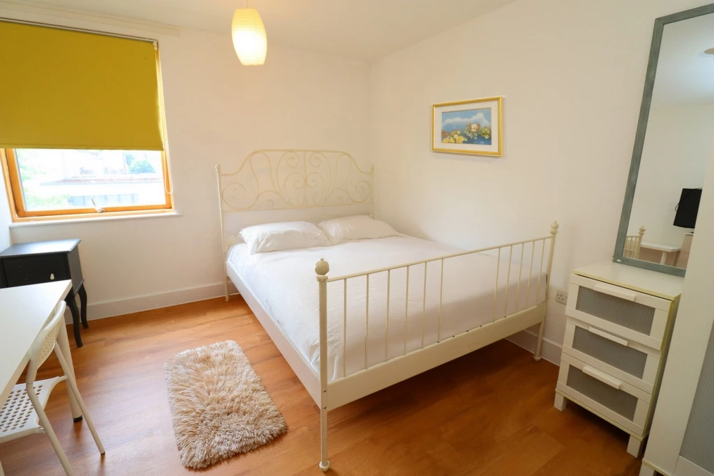 Similar Property: Double Room in South Quay,Isle of Dogs