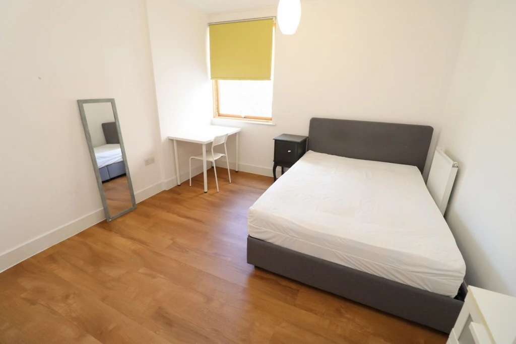 Similar Property: Double Room in South Quay,Isle of Dogs