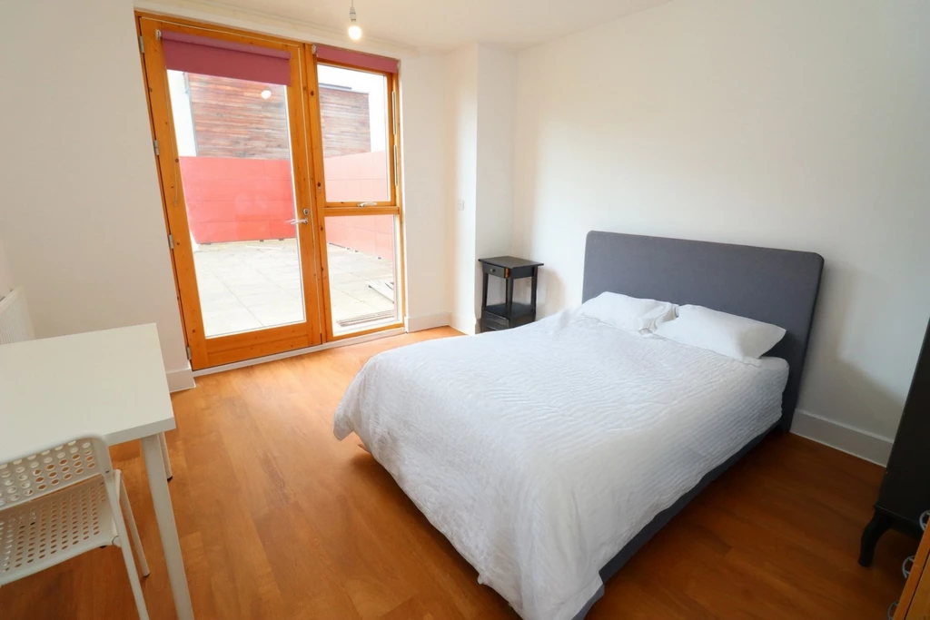 Similar Property: Double Room in South Quay,Isle of Dogs