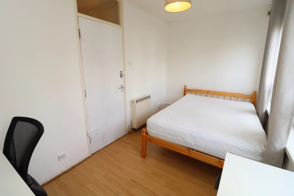 Similar Property: Double room - Single use in Crossharbour