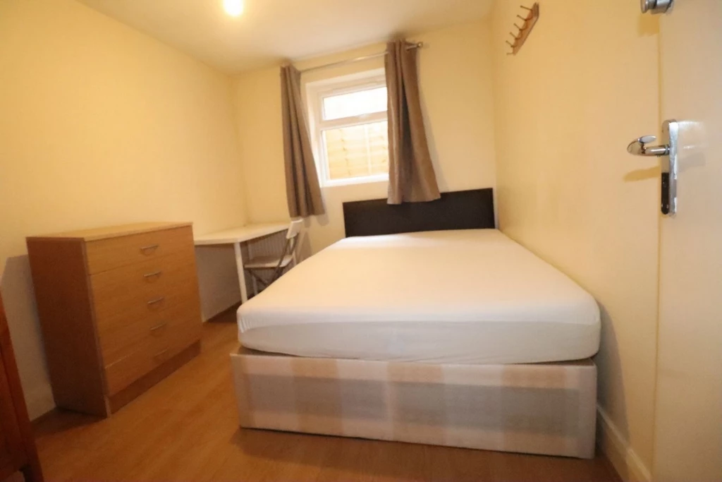 Similar Property: Double room - Single use in Bow
