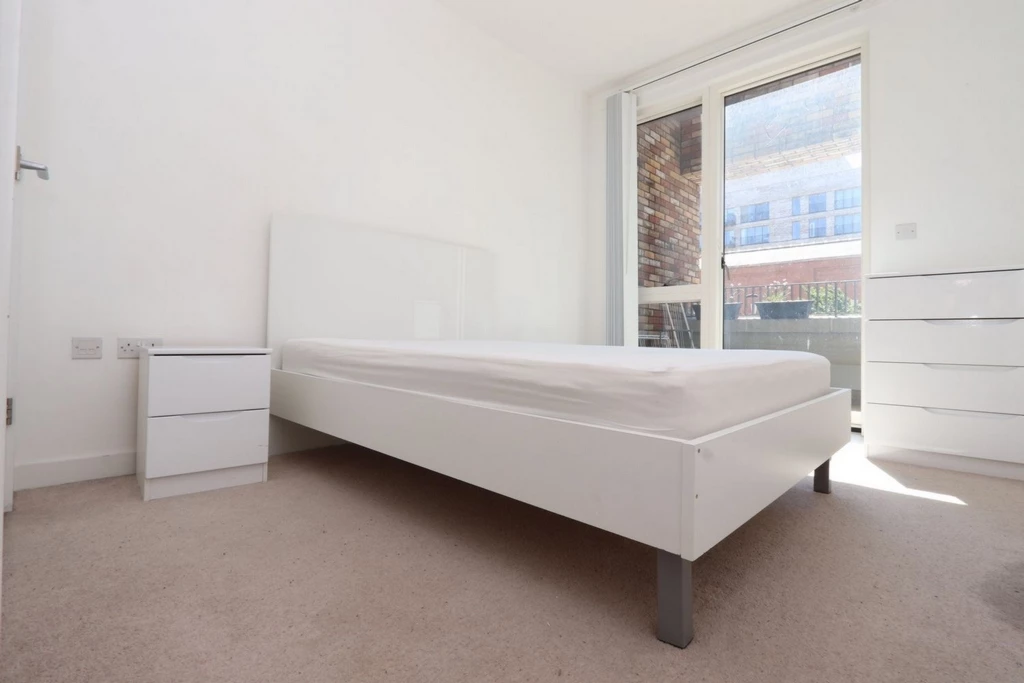 Similar Property: Ensuite Double Room in London City Airport,Gallions Reach