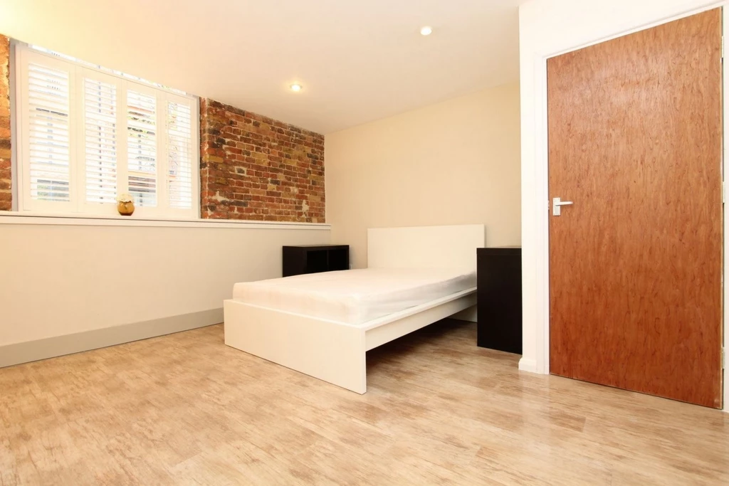 Similar Property: Double room - Single use in Woolwich