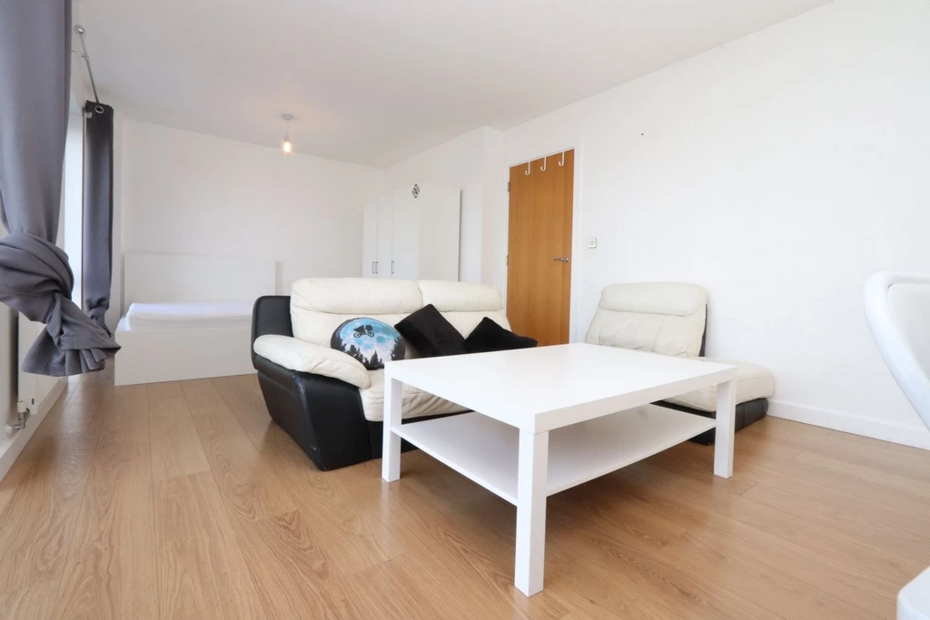 Similar Property: Double Room in North Greenwich