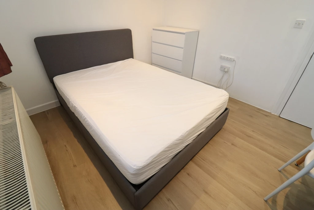 Similar Property: Double room - Single use in Crossharbour,South Quay