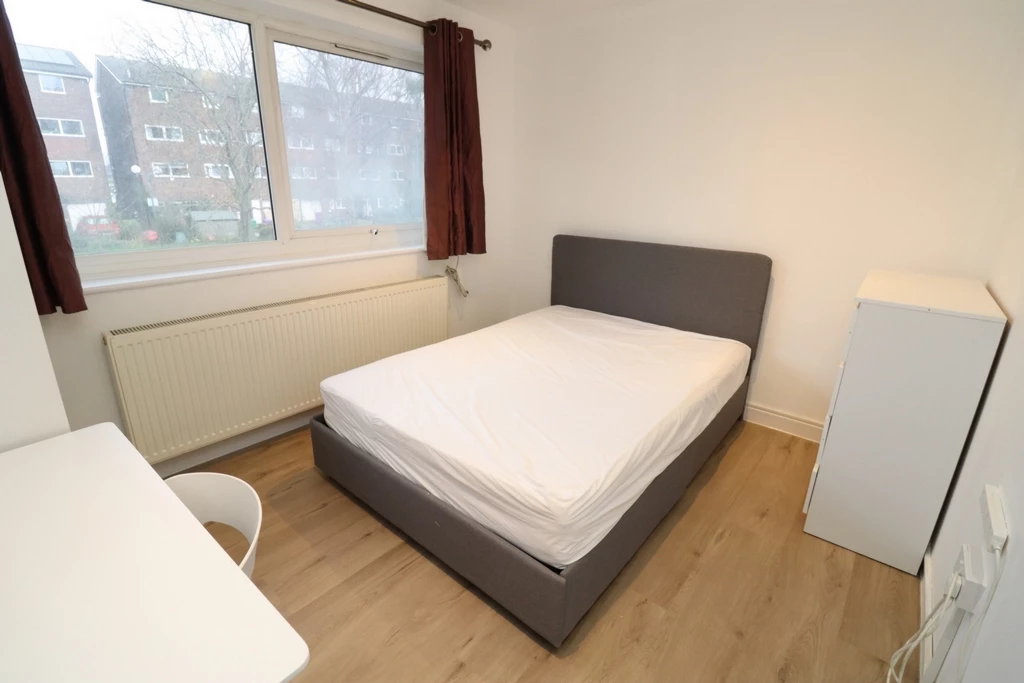 Similar Property: Double room - Single use in Crossharbour,South Quay