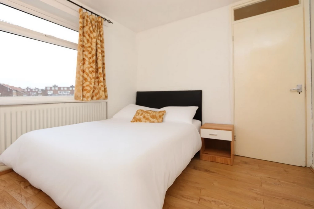 Similar Property: Double room - Single use in West Ham,Canning Town