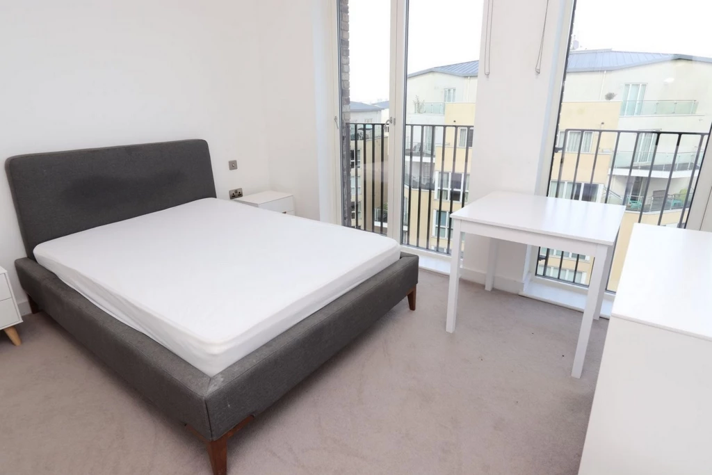 Similar Property: Ensuite Double Room in Canada Water