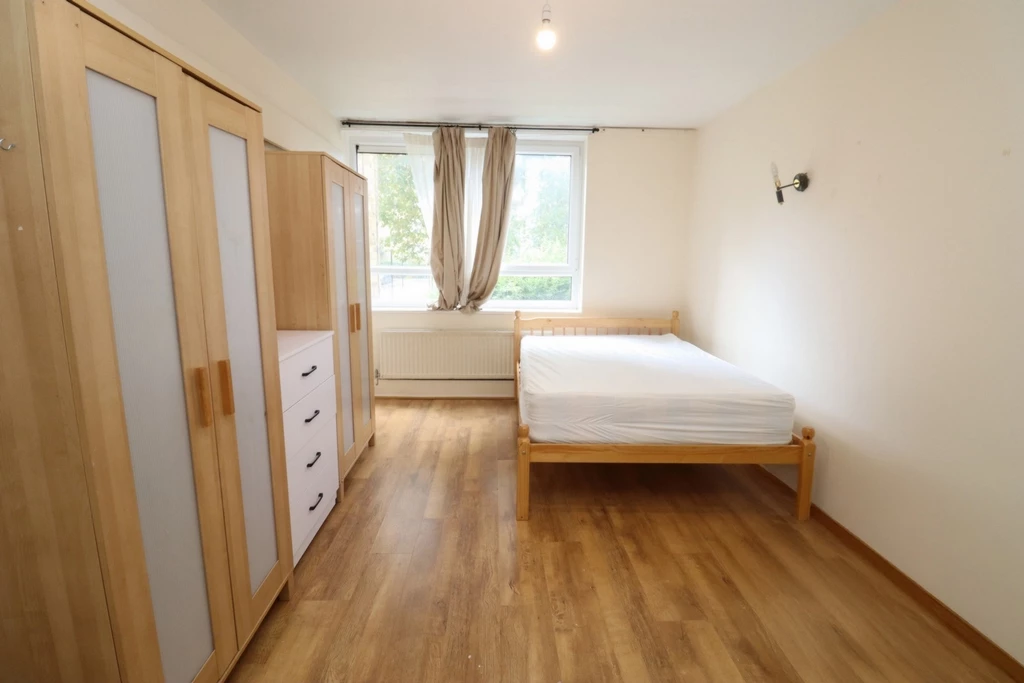Similar Property: Double room - Single use in Kilburn High Road
