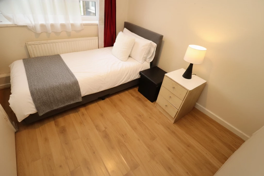 Similar Property: Single Room in Kilburn High Road