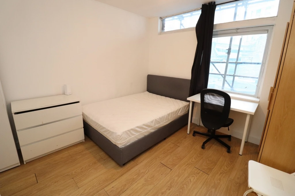 Similar Property: Ensuite Double Room in Kilburn Park