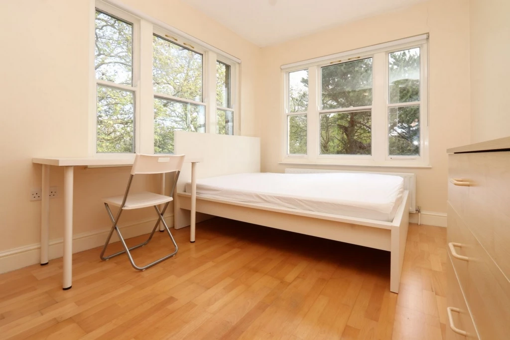 Similar Property: Ensuite Double Room in Greenwich