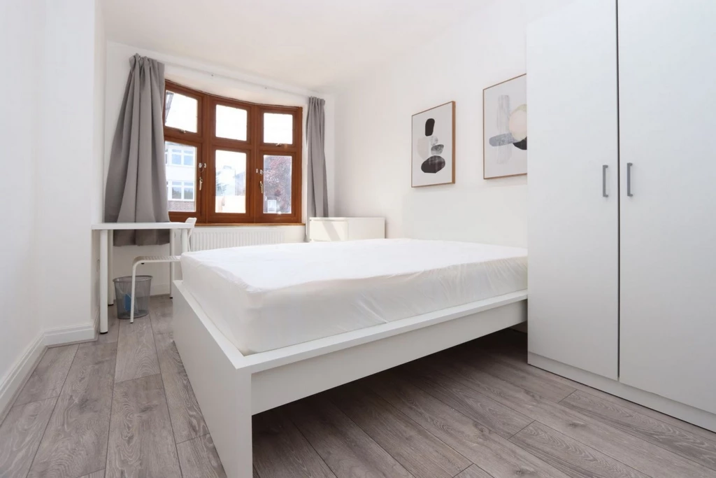 Similar Property: Ensuite Single Room in Ilford