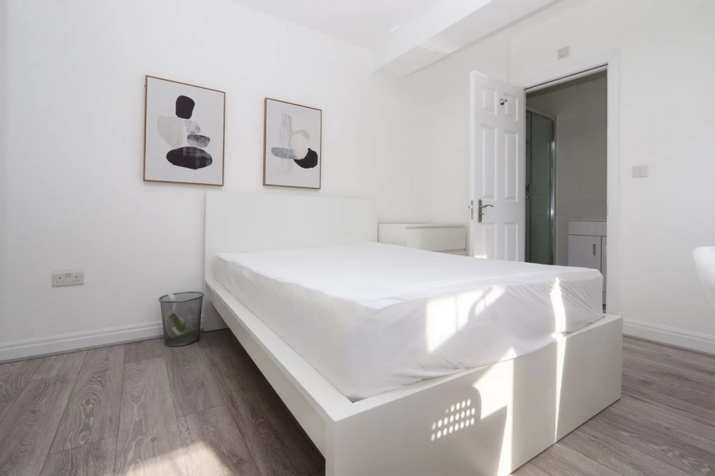 Similar Property: Ensuite Single Room in Ilford