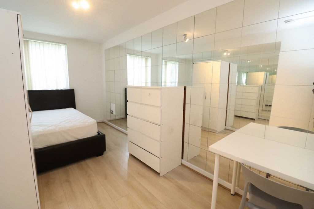 Similar Property: Double room - Single use in Canada Water