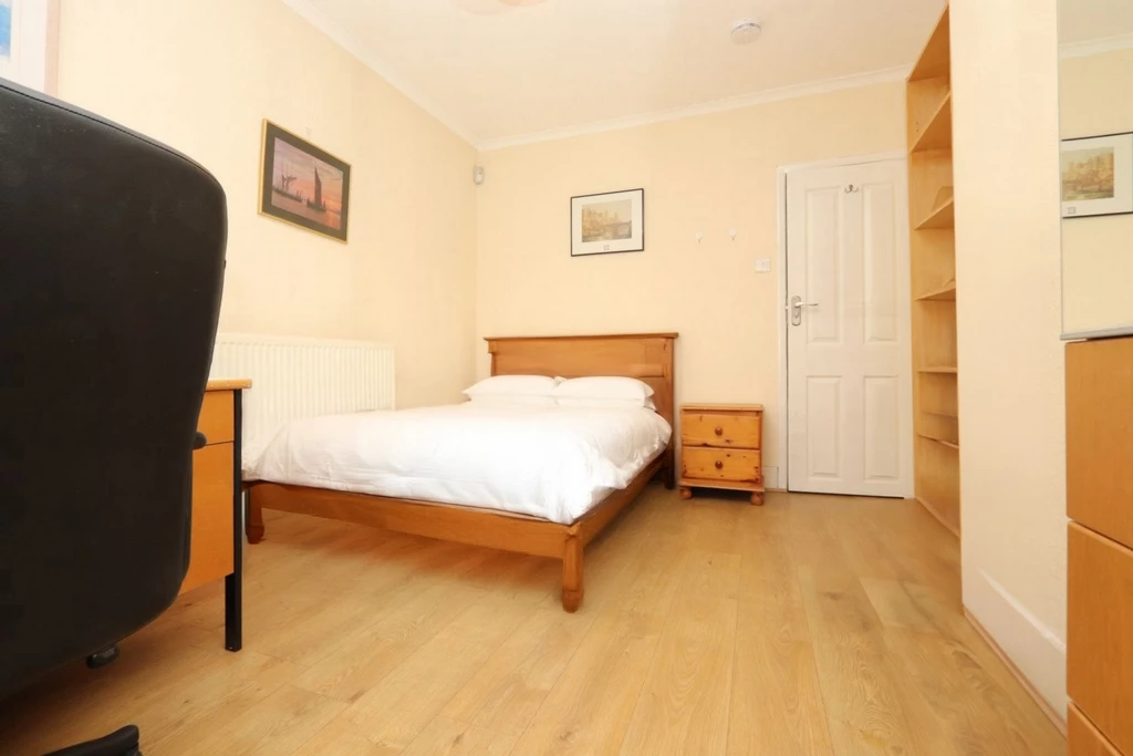 Similar Property: Double room - Single use in Turnpike Lane