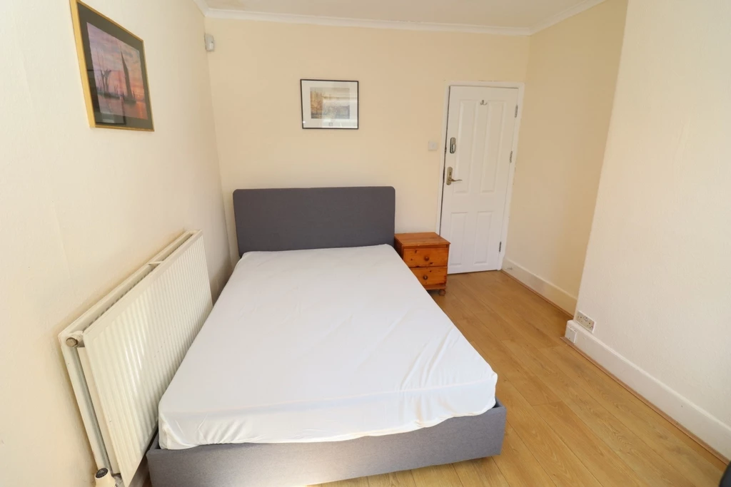 Similar Property: Double room - Single use in Turnpike Lane