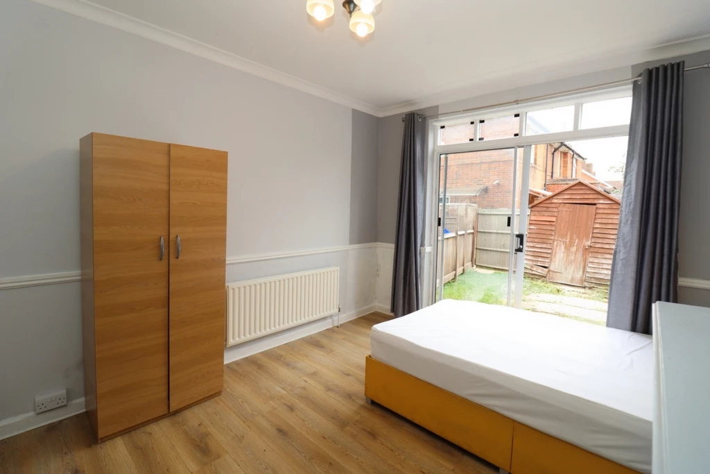 Similar Property: Double Room in East Acton