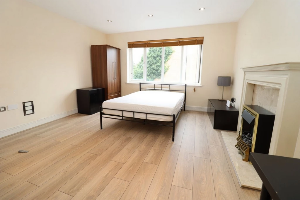 Similar Property: Double room - Single use in Deptford Bridge