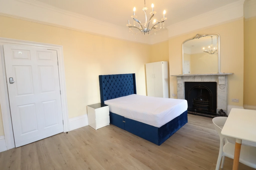 Similar Property: Double room - Single use in Bow Road