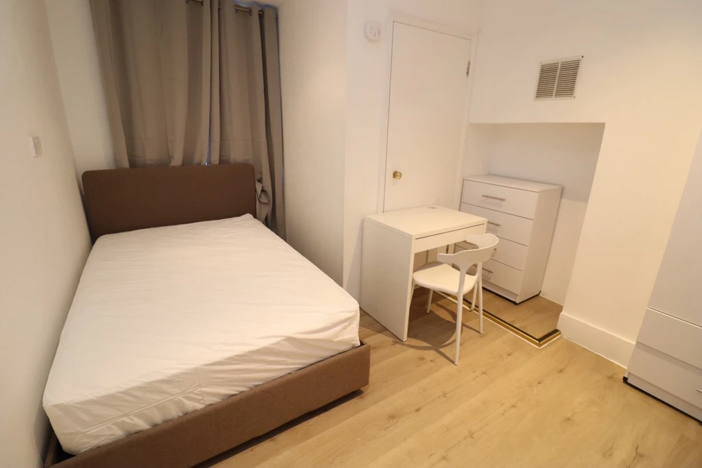Similar Property: Double room - Single use in Bow Road