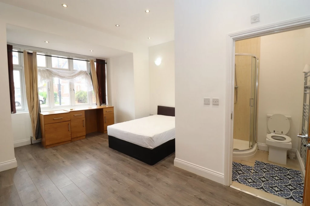 Similar Property: Ensuite Single Room in Isleworth