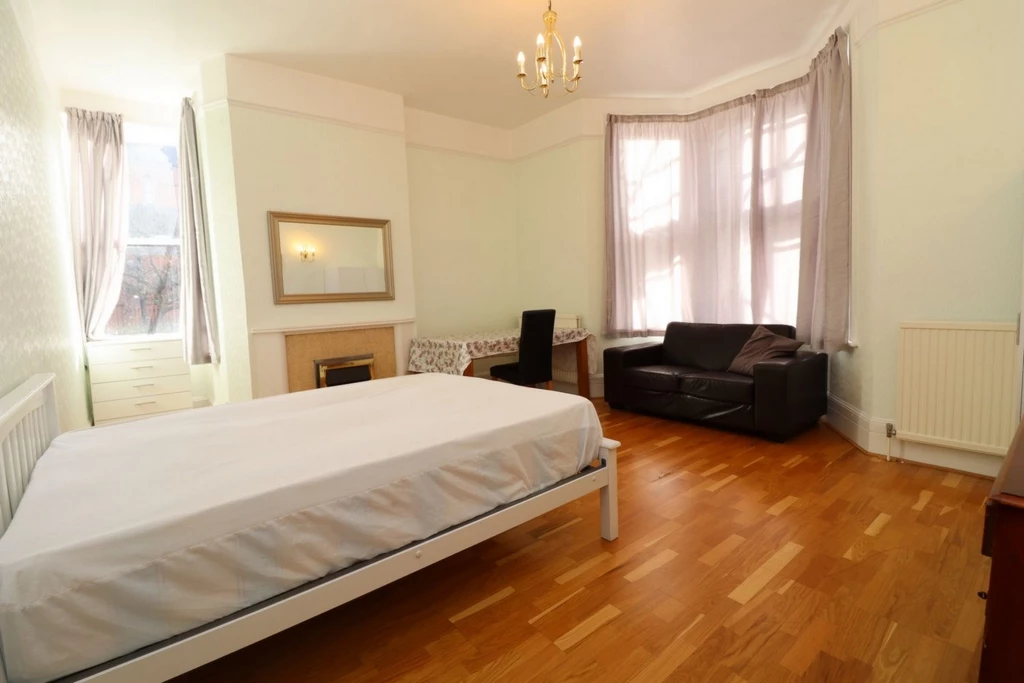 Similar Property: Double room - Single use in West Hampstead