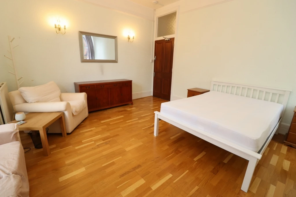 Similar Property: Double room - Single use in West Hampstead