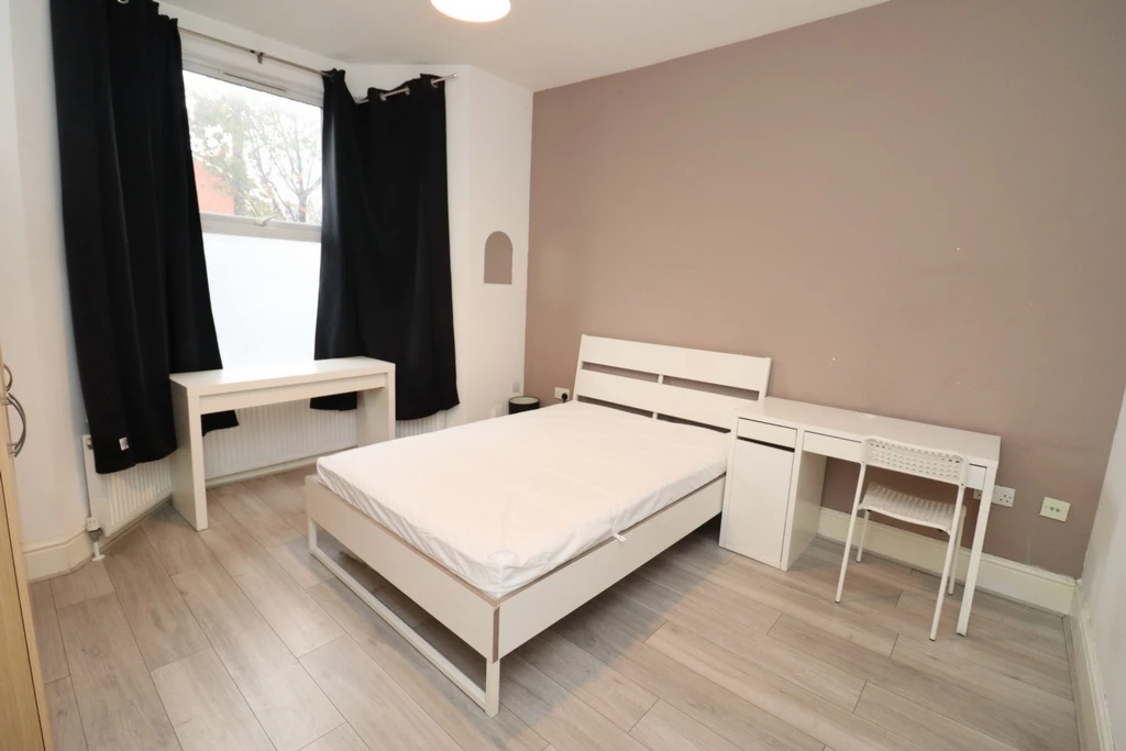 Similar Property: Double room - Single use in Charlton
