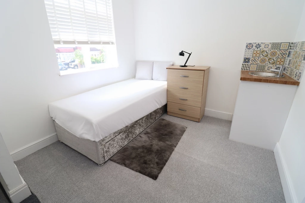 Similar Property: Single Room in Morden