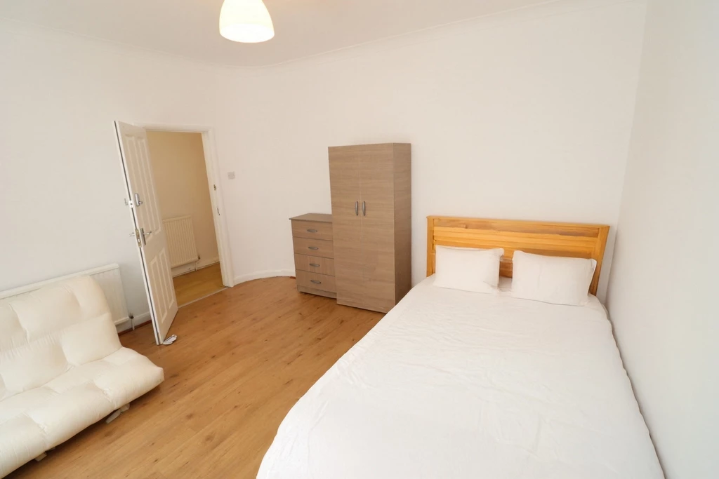 Similar Property: Double room - Single use in South Acton