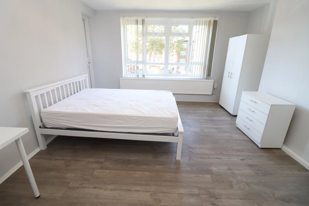 Property photo: Maple Avenue, W3